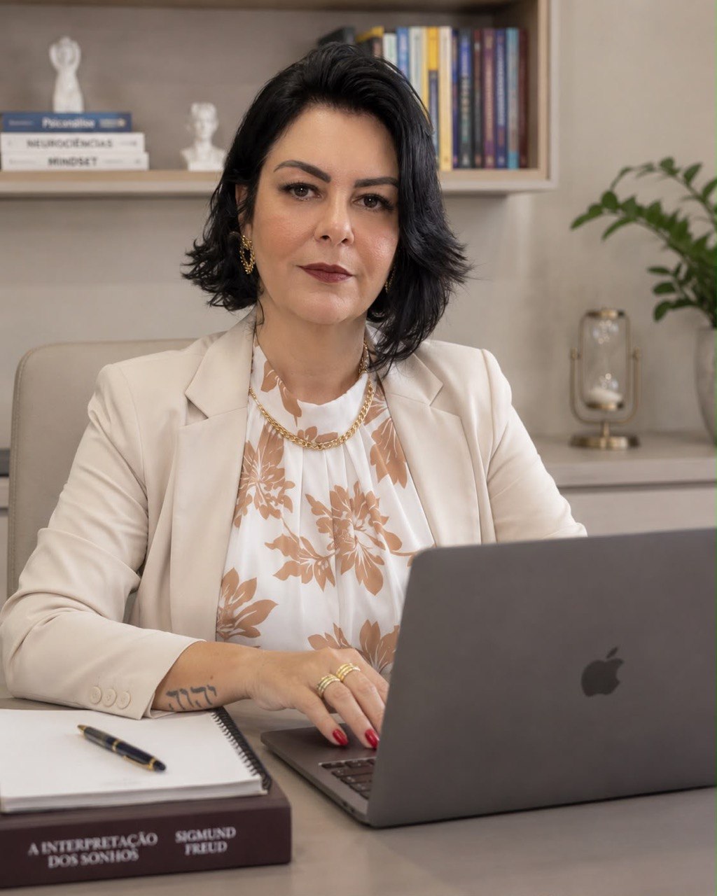 ANA PAULA VASCONCELOS